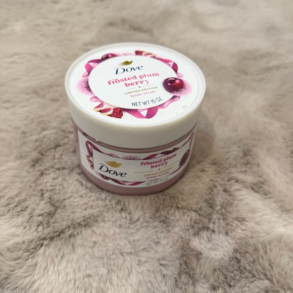 2 Dove Frosted Plum Berry Body Scrub - Limited Edition - New - Picture 4 of 8